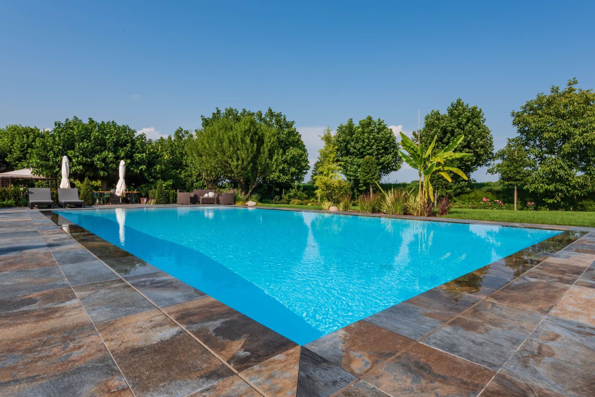 Piscina con acqua salata_002